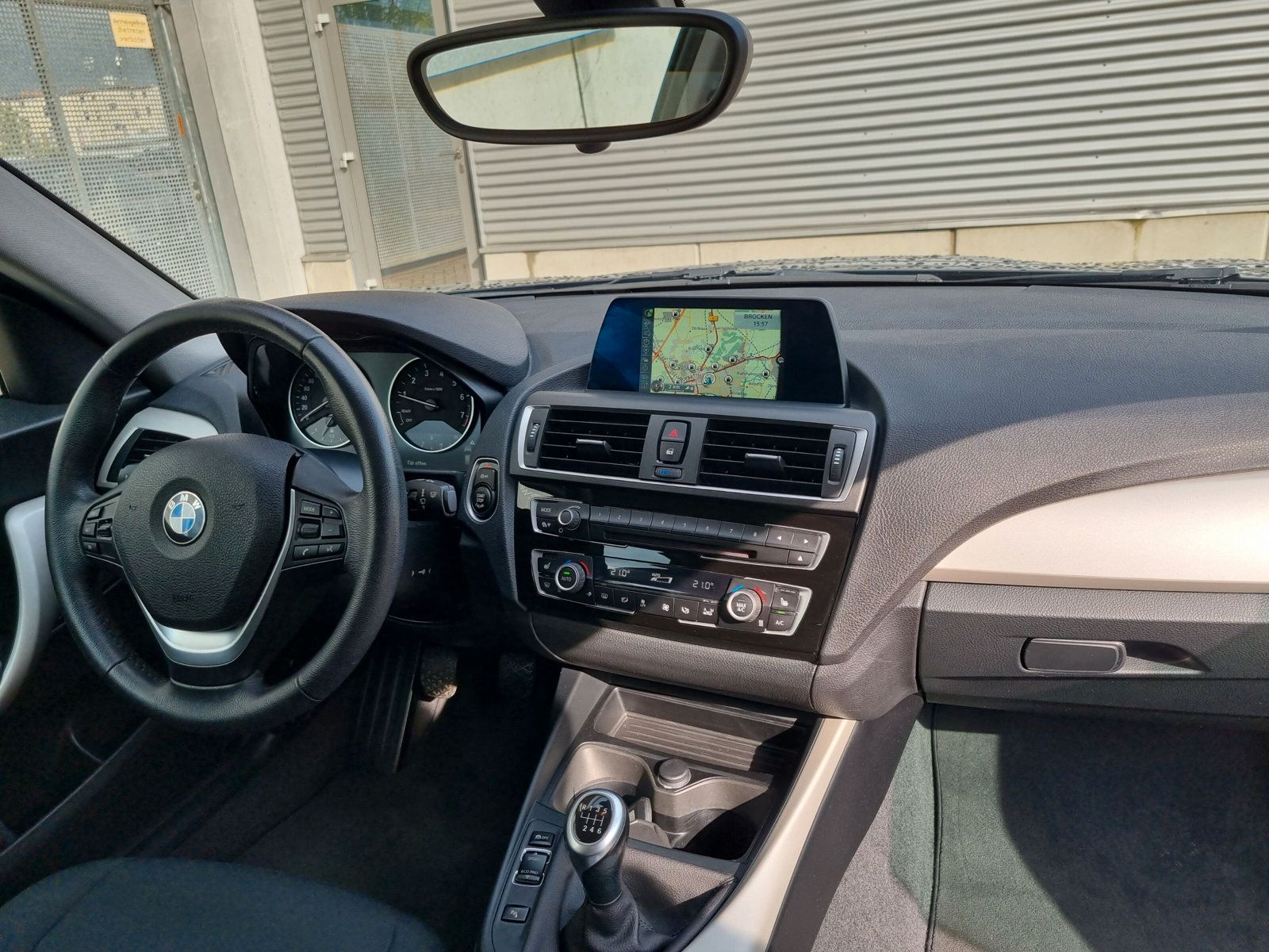 Fahrzeugabbildung BMW 118 i Advantage LED PDC NAVI SHZ