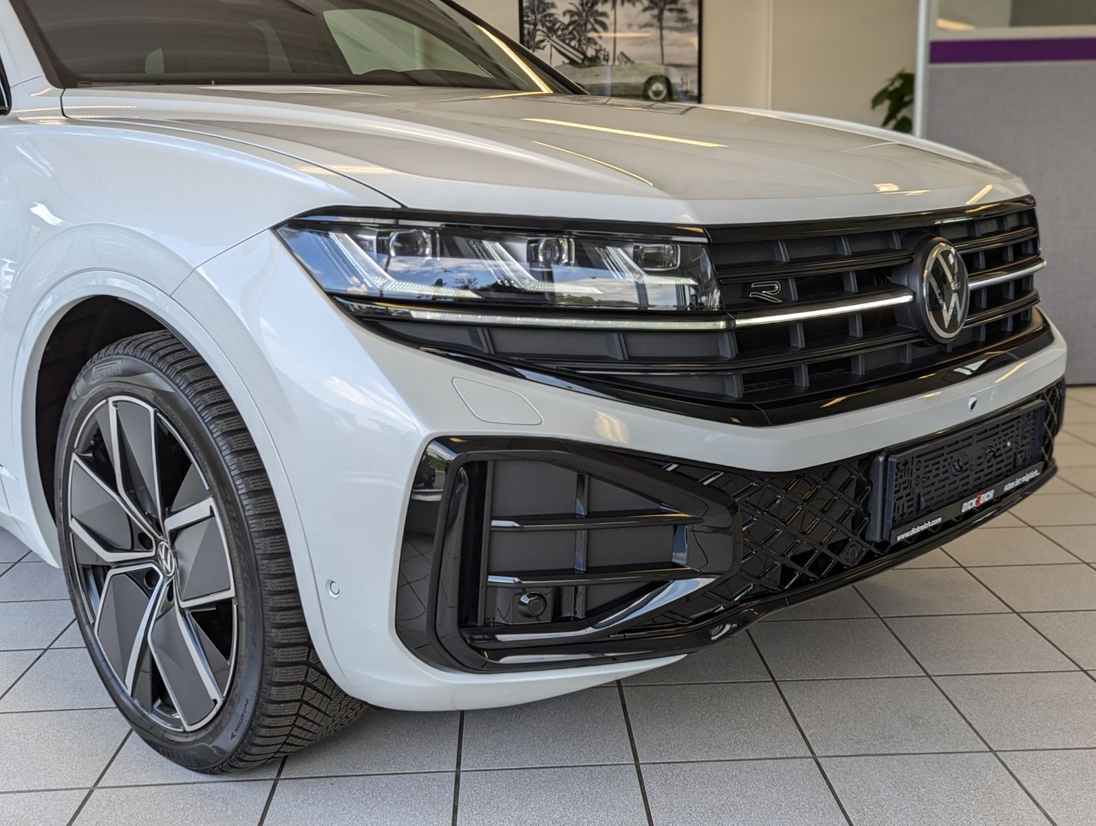 VW Touareg 3.0 TDI 4M R-Line Komfort-Paket UPE 111T - Image 9