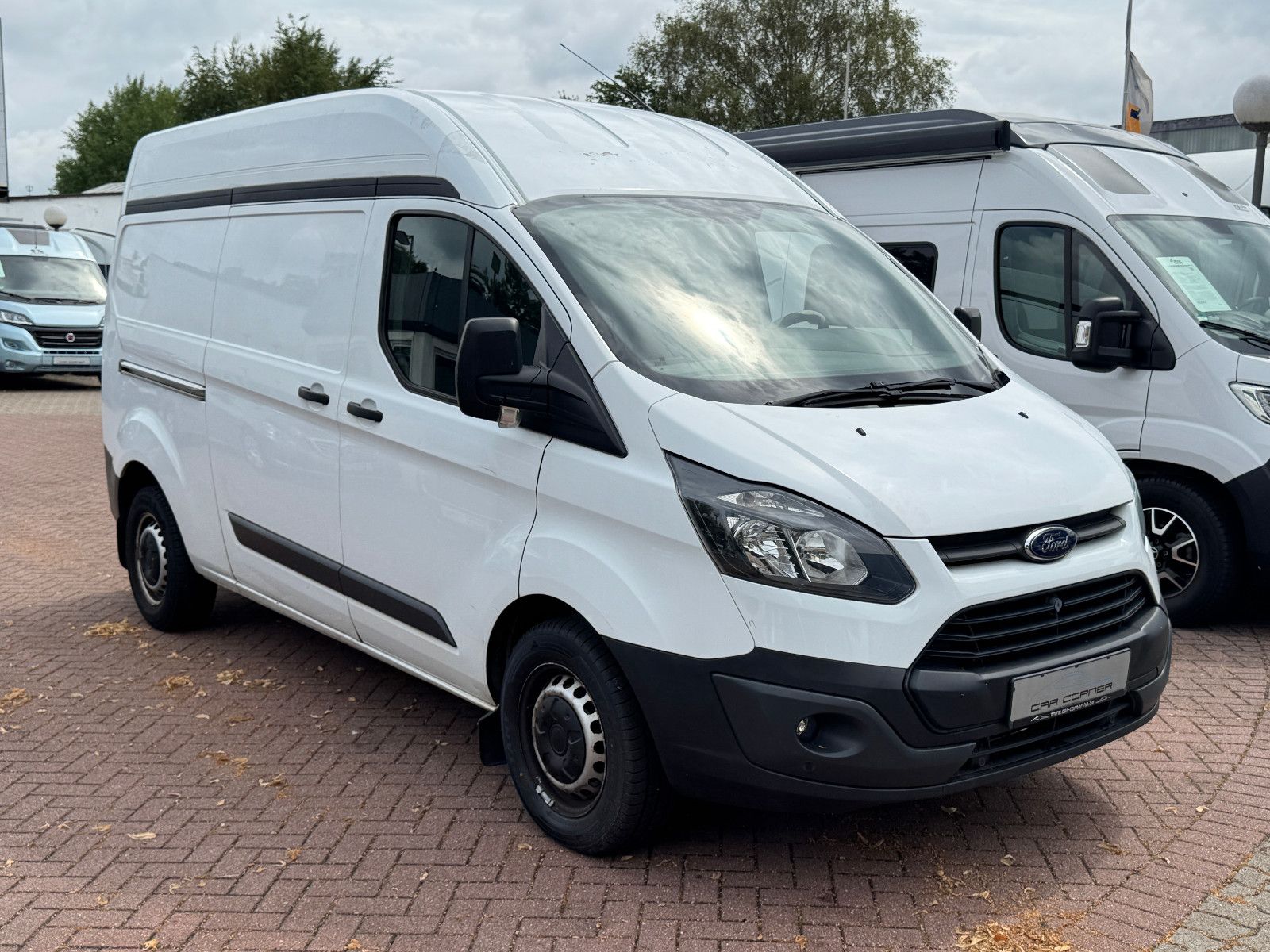 Fahrzeugabbildung Ford Transit Custom 2.2 TDCI HOCHDACH L2 H2 3-SITZER