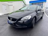Volvo V40 T2 Momentum - Volvo V40 Limousine Momentum mit Benzin-Antrieb