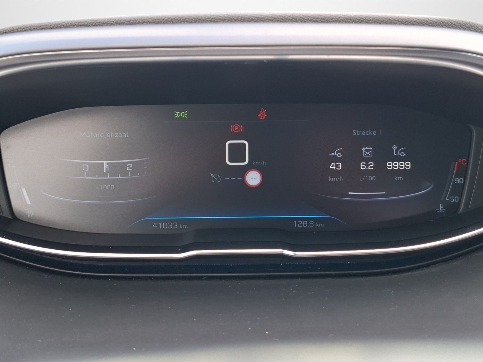 PEUGEOT 3008 Allure 1.5 BlueHDI KLIMA / NAVI / PANORAMA - Image 12