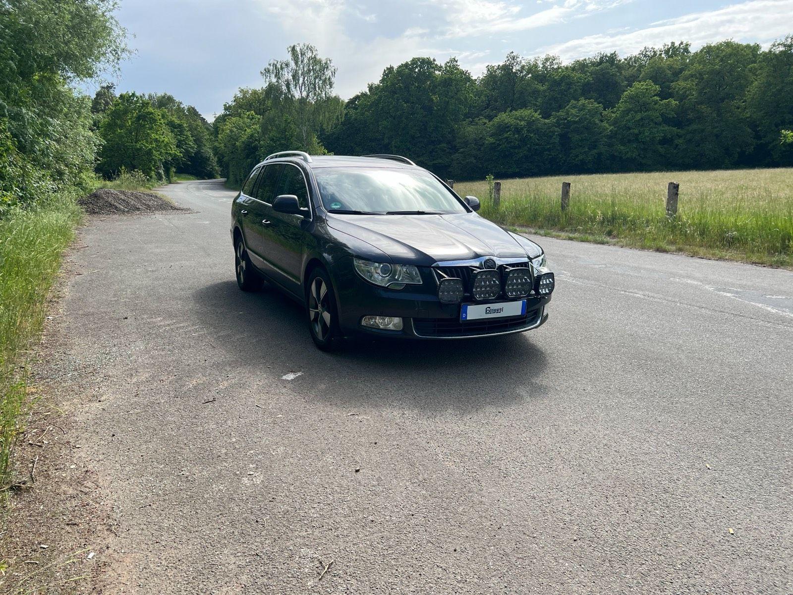 Skoda Superb 2010 — rear view