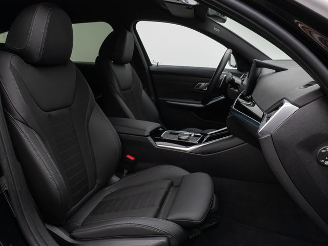 Foto Nummer 36: BMW 330i
