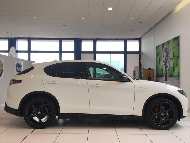 Alfa Romeo Stelvio 2.0 T 280 CV Veloce AT8 Q4 MY imagem 2