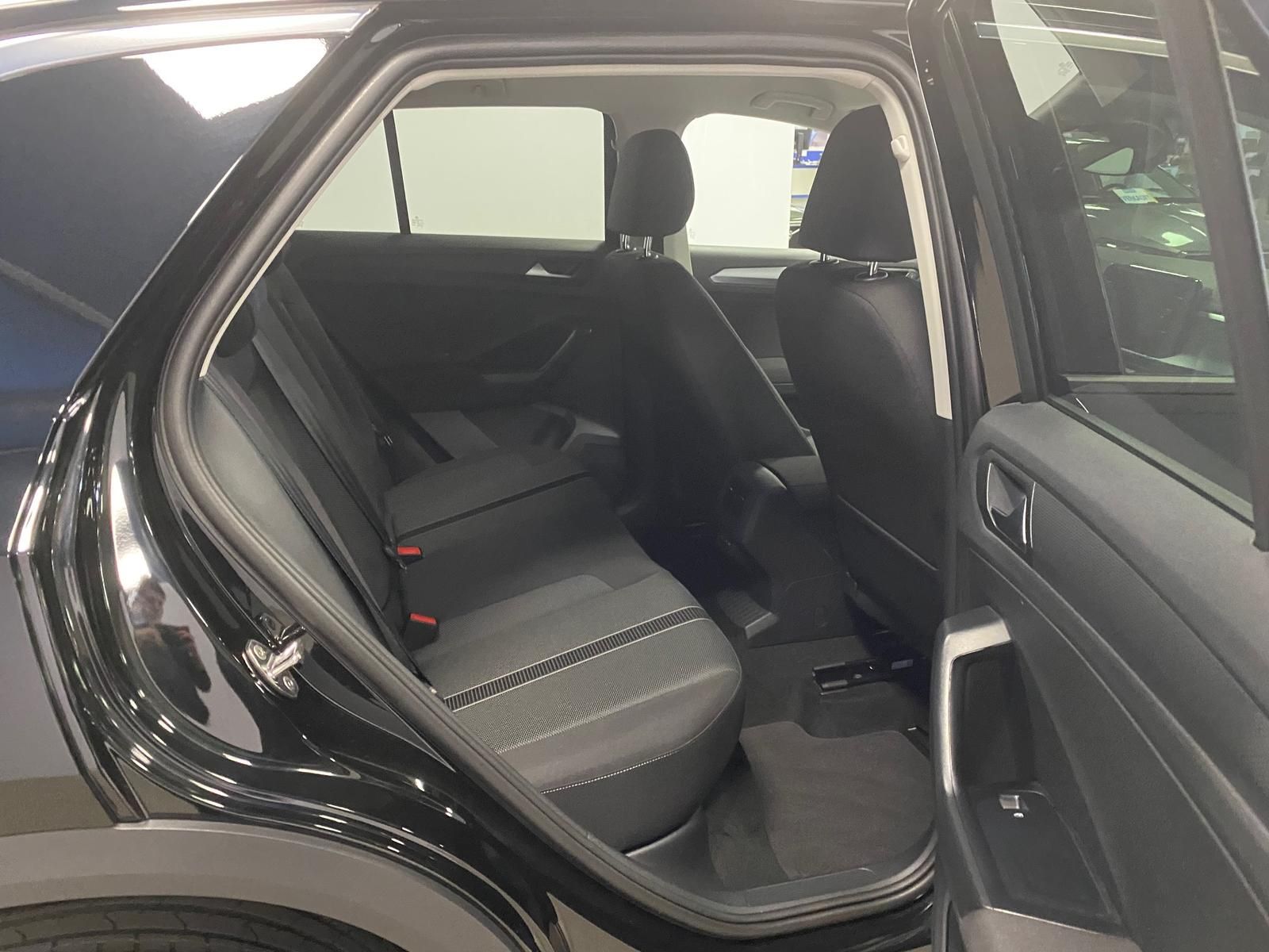 Fahrzeugabbildung Volkswagen T-Roc 1.5 TSI DSG LIFE+ACC+AHK+BHZ Lenkrad+RFK++