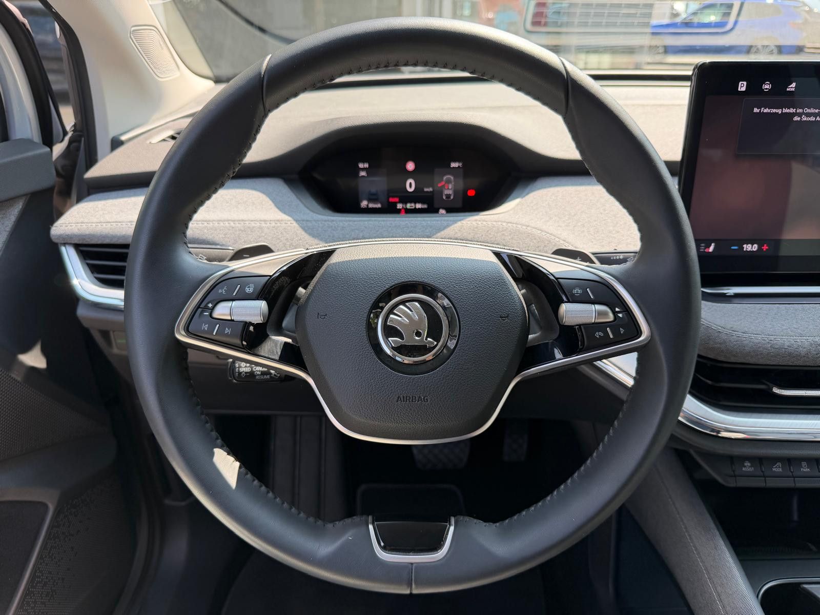 Fahrzeugabbildung SKODA Enyaq 85 4x4 Loft NAVI+LED+SHZ+KAMER+ACC+DAB+WP+