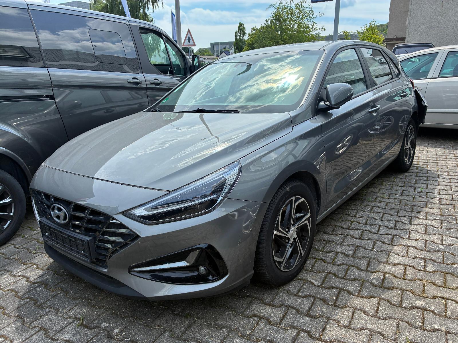 Hyundai i30 Lim. Aut., Klimaaut., Navig., Euro 6, Unfall