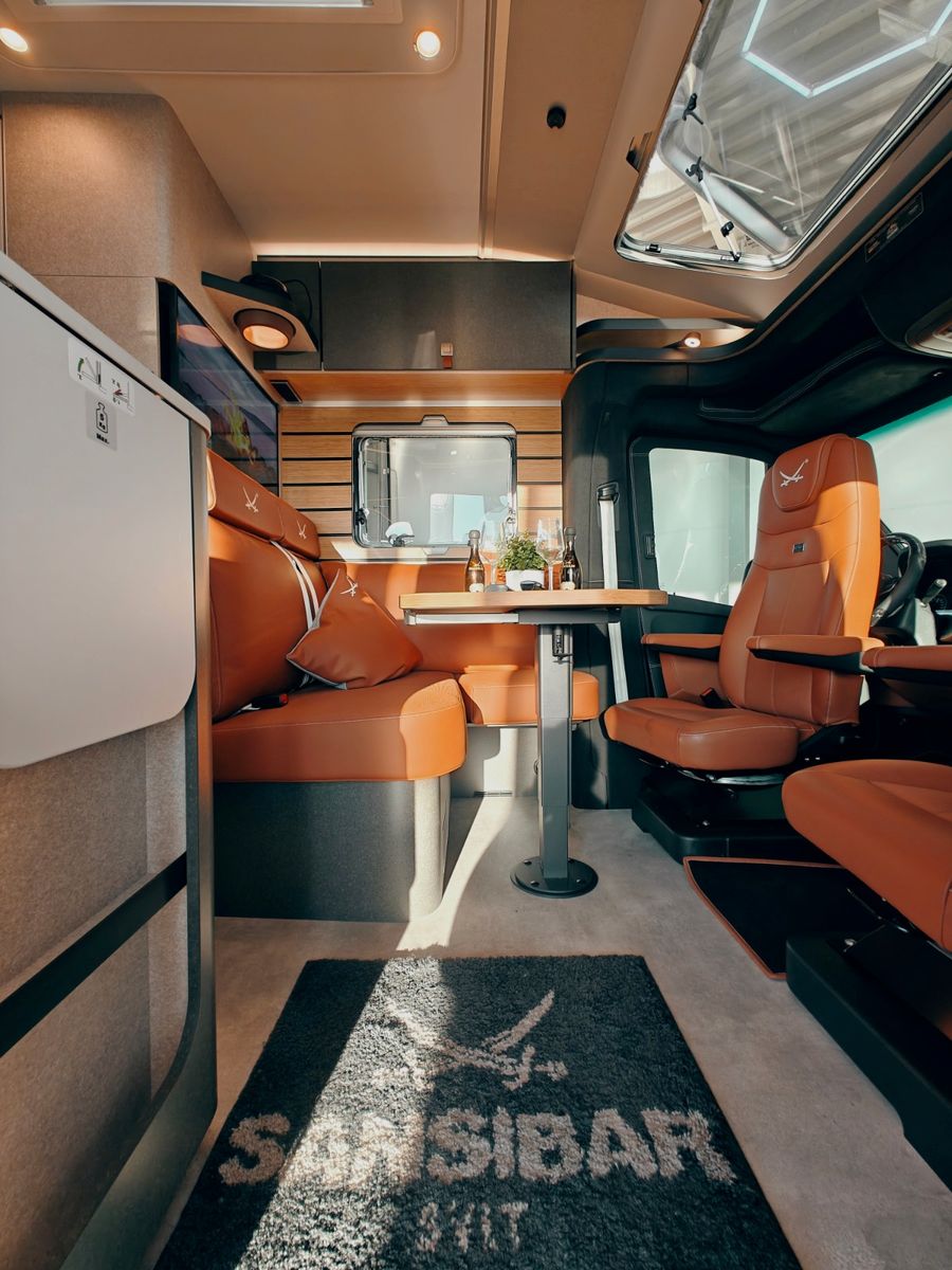 Fahrzeugabbildung HYMER / ERIBA / HYMERCAR ML - T 580 4x4² RSX - SANSIBAR® LTD. PTS PANTONE