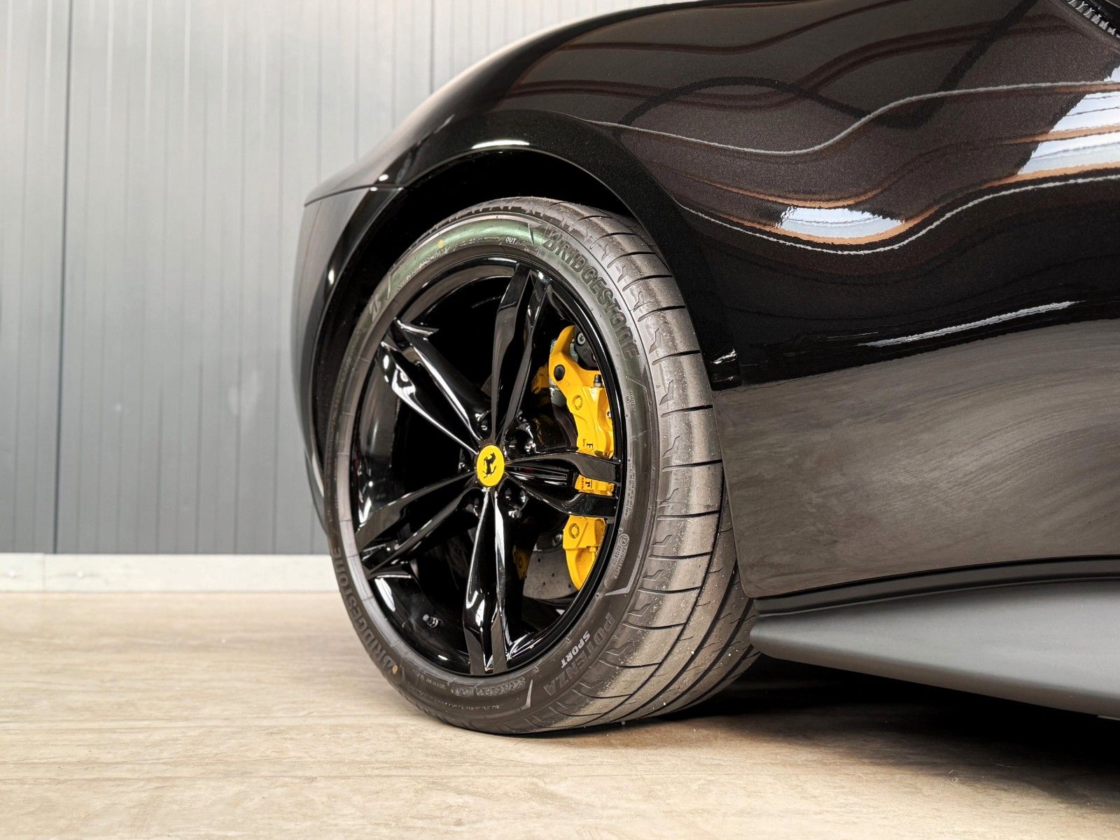 Fahrzeugabbildung Ferrari 296 GTS + Nero Extracampione + Racing Seats