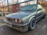 BMW 320 - BMW 320 aus 1988 mit Benzin-Antrieb: Cabrio