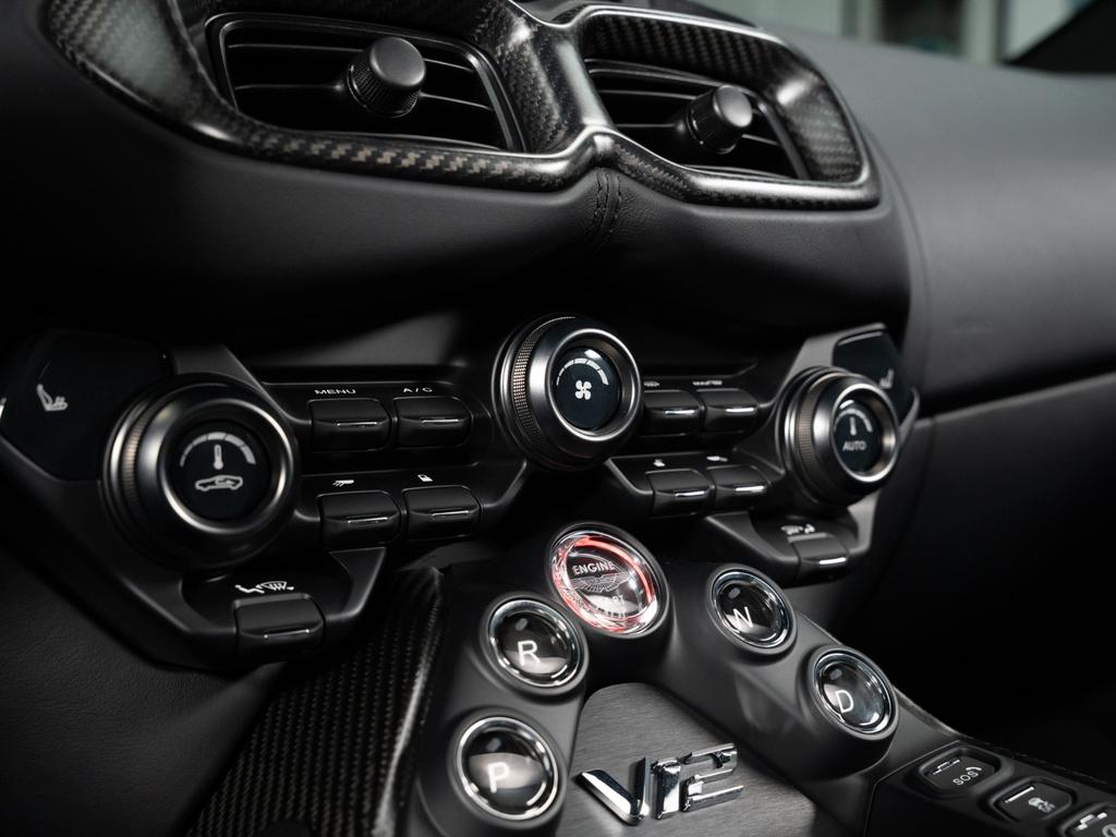 Aston Martin V12 Vantage