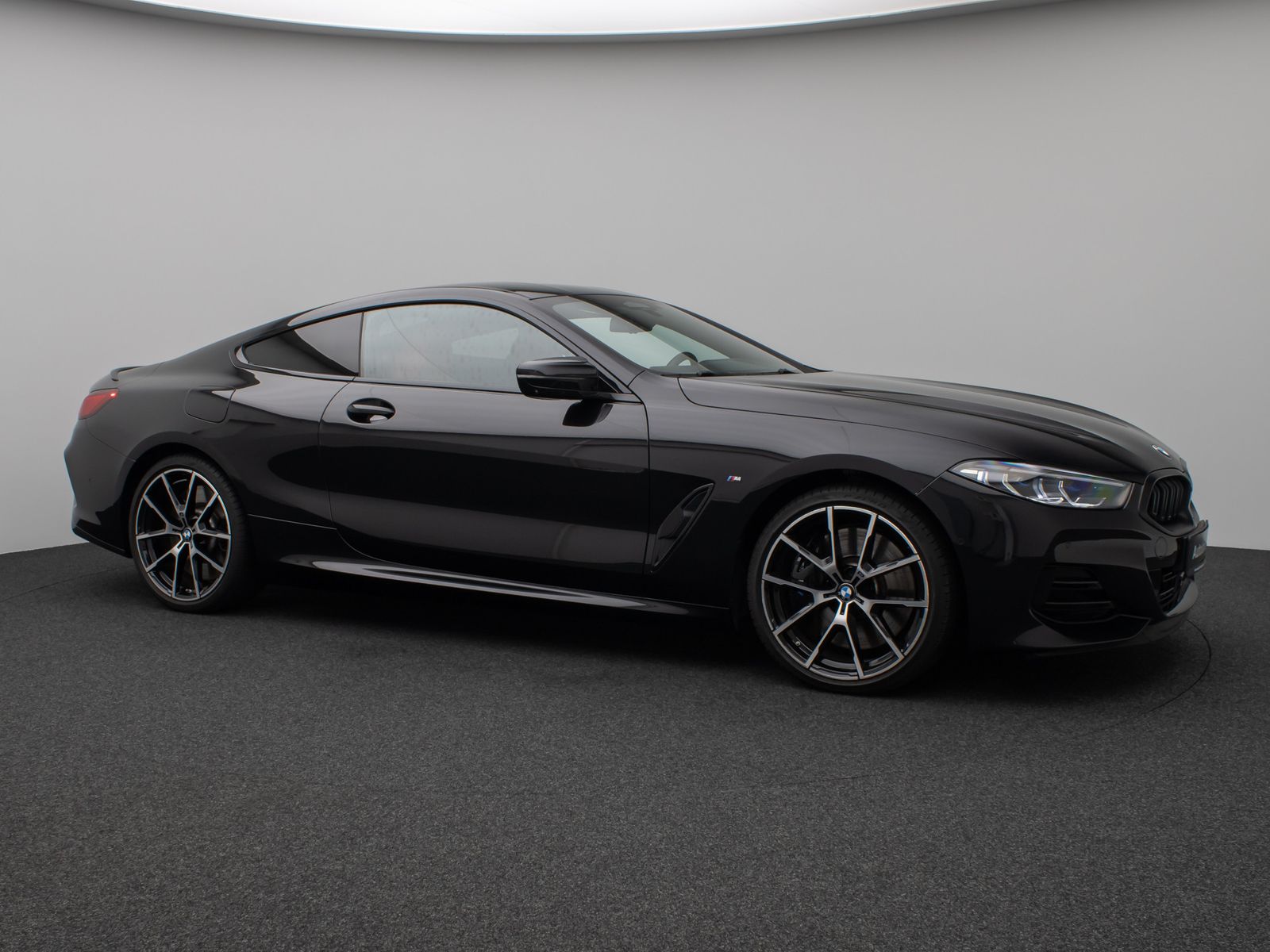 Fahrzeugabbildung BMW M850i xD Coupé 360°Laser HUD SoftCl Komfort 20"