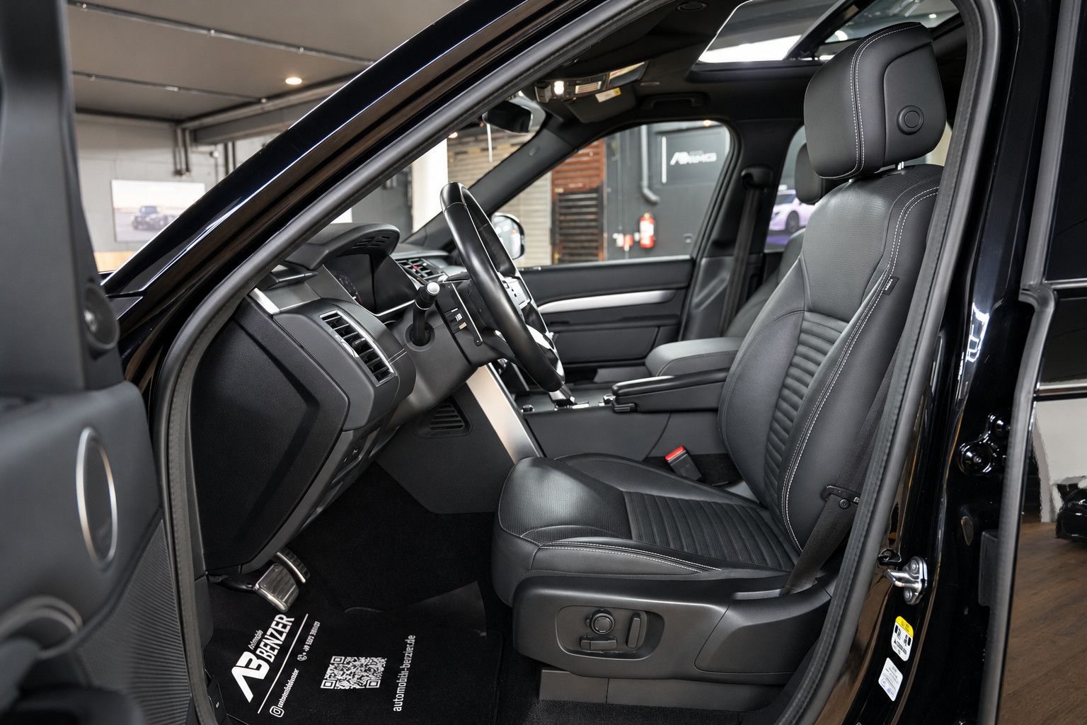 Fahrzeugabbildung Land Rover Discovery SE*R-Dynamic*7-Sitz*Pano*Meridian*360°