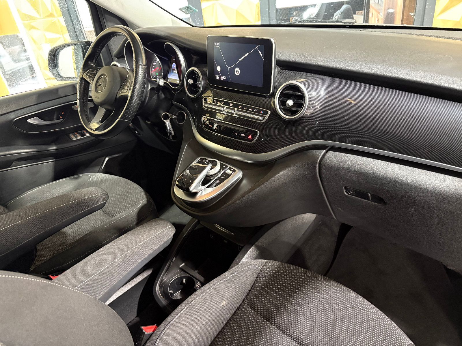 Fahrzeugabbildung Mercedes-Benz V 220d EDITION lang /8-SITZ/BURMESTER/KAMERA/