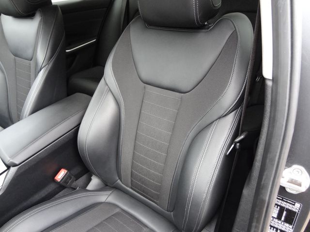 Fahrzeugabbildung BMW 320d Sport Line/1.Hd/Virtual/AHK/Leder Navi/