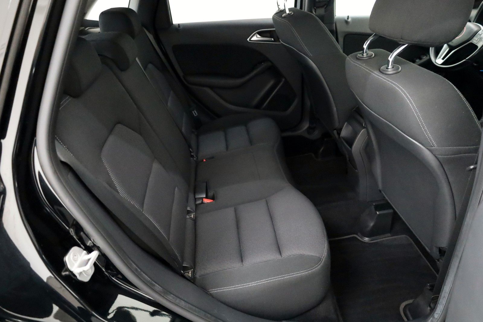 Fahrzeugabbildung Mercedes-Benz B 180d Navi,Bi-Xenon,SH,PDC vo.+hi.