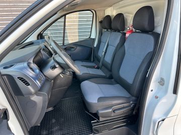 Opel Vivaro - 11