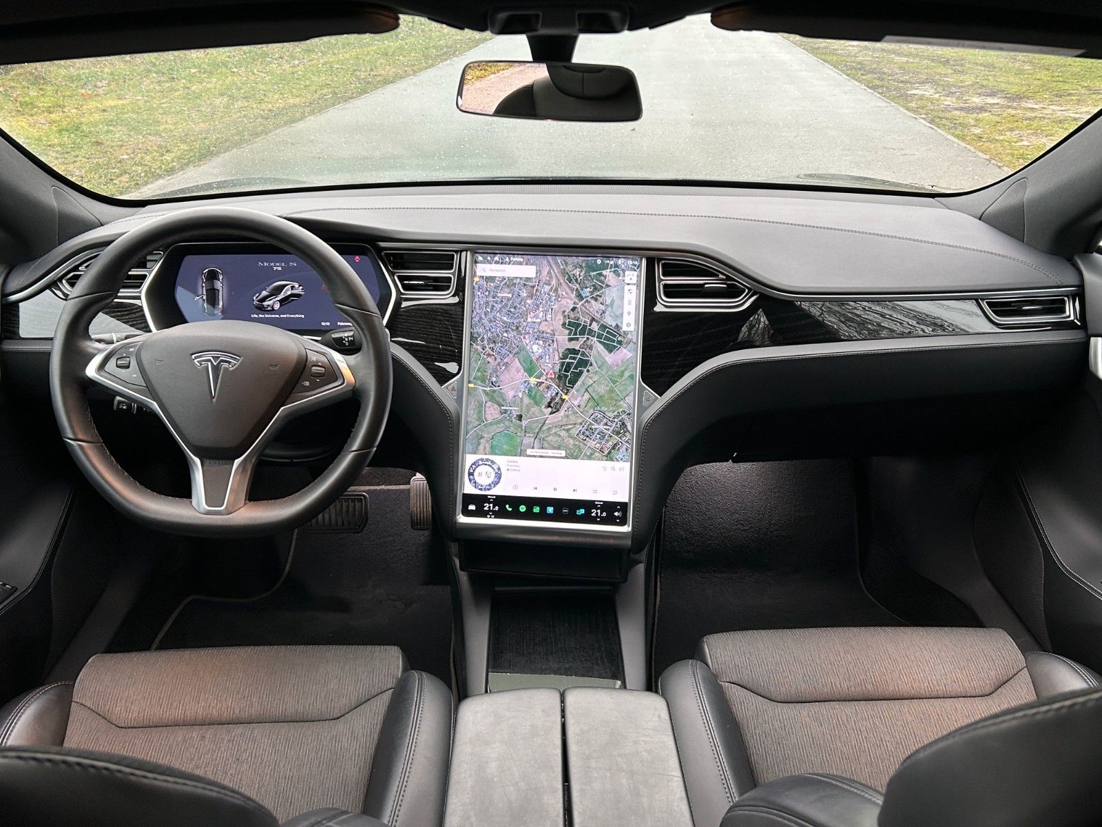 Fahrzeugabbildung Tesla Model S 75 *Autopilot*Panorama*PremiumKonnekt*