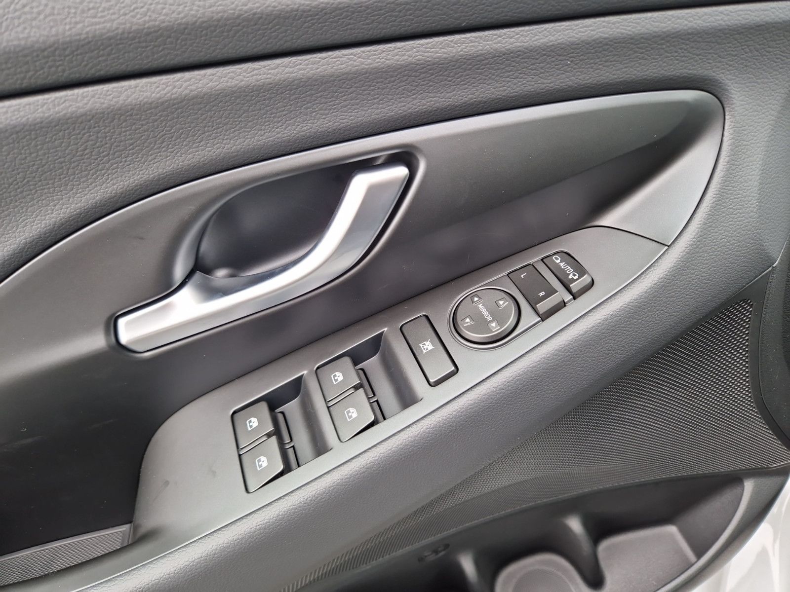 Fahrzeugabbildung Hyundai i30 FL Kombi (MJ23) 1.5 T-GDI 7-DCT (48V) TREND