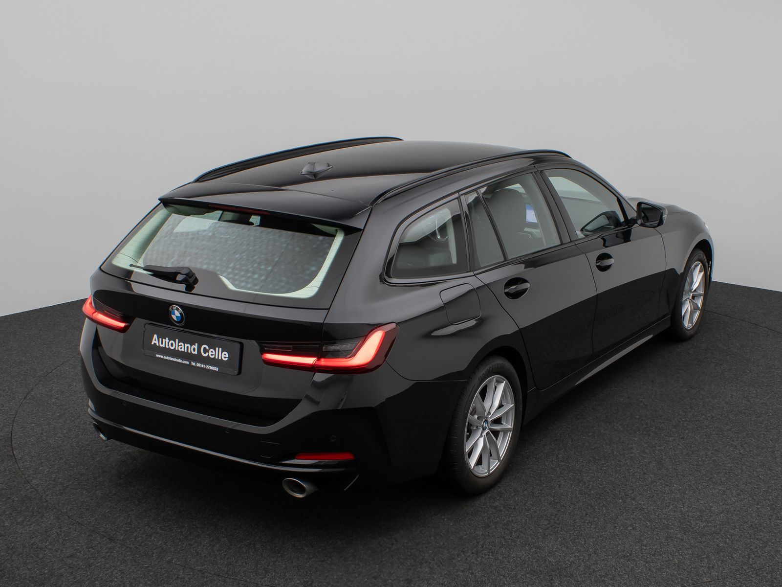 Fahrzeugabbildung BMW 330i xD DAB HUD CockPitPro PDCFernlichtassist