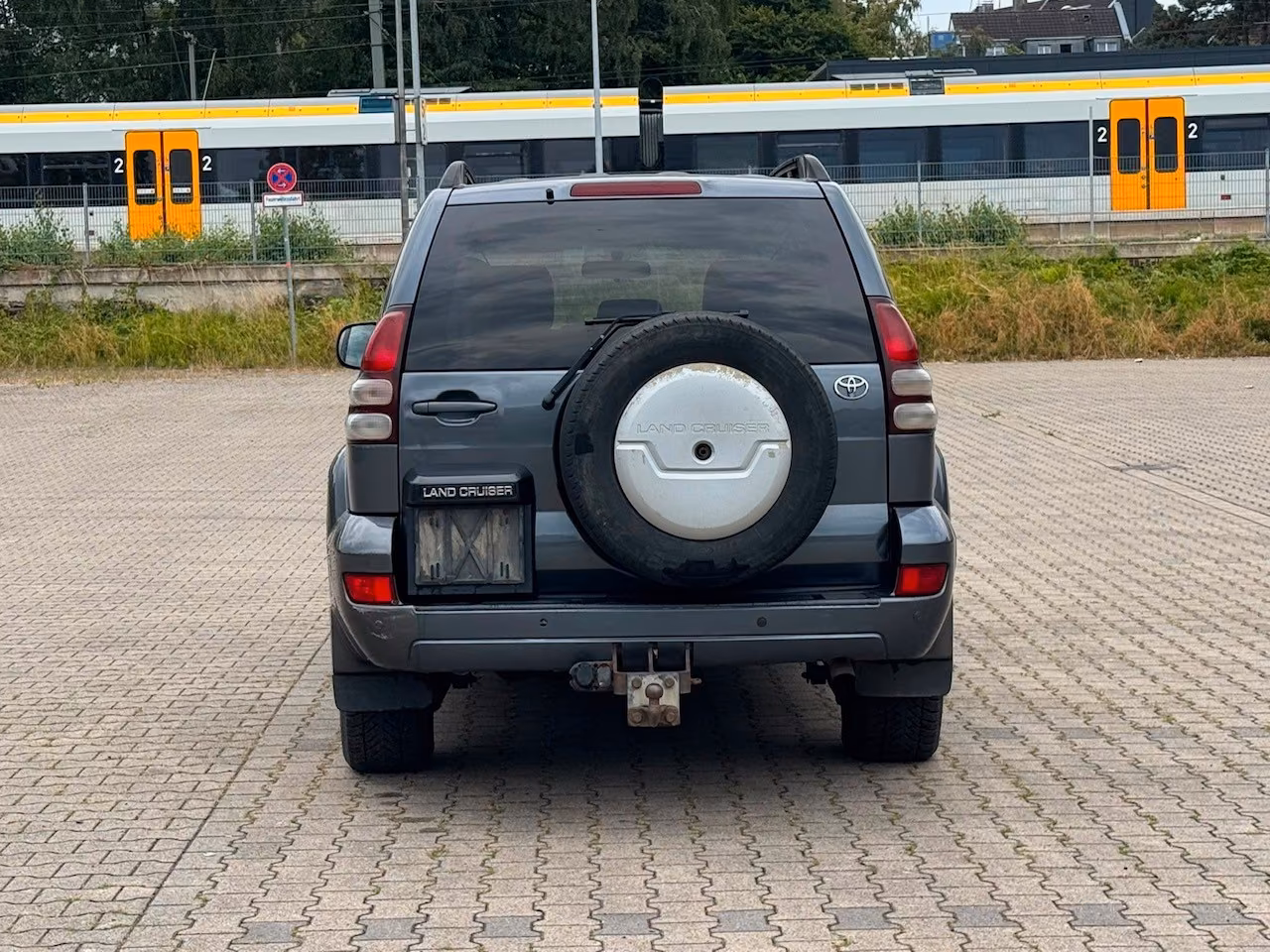 Toyota Land Cruiser 3.0 D-4D Executive | 173 ch | BVA | 8 places | Cuir | GPS | Toit ouvrant | Suspension pneumatique | Attelage