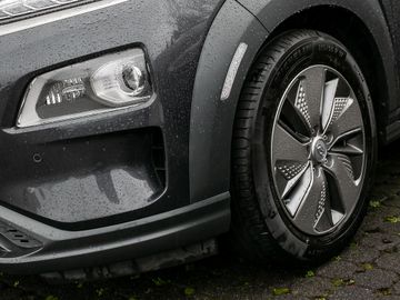 Hyundai Kona Premium Elektro 2WD Stauassistent Kamera