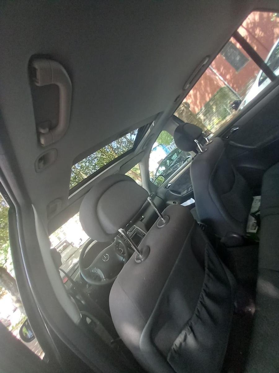 Mercedes-Benz C200 2004 — photo 11