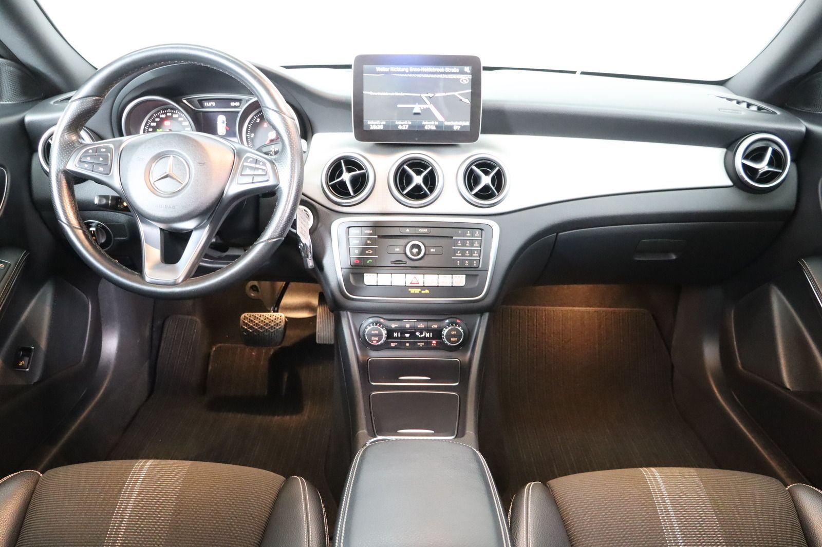 Fahrzeugabbildung Mercedes-Benz CLA 220 CDI Shooting Brake 4Matic