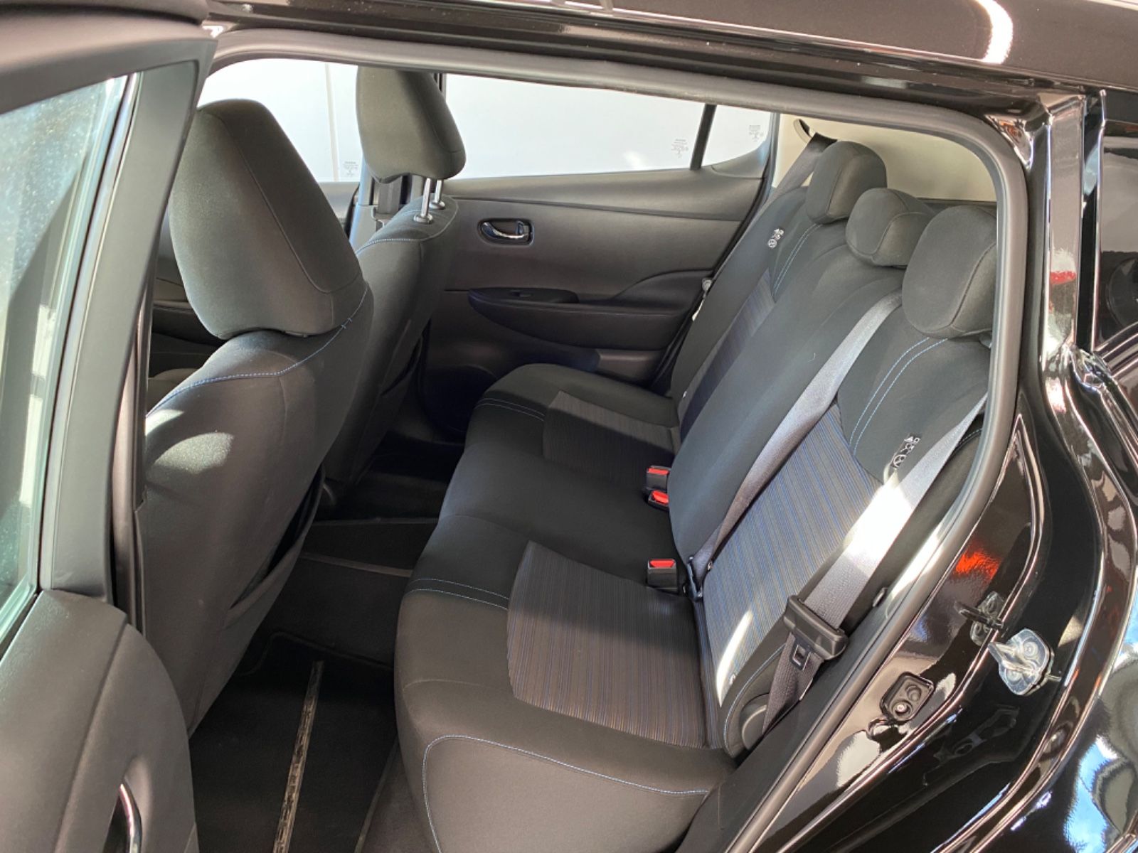 Fahrzeugabbildung Nissan Leaf Acenta - CARPL./AndroidA.,2Ladekabel;SOH98%