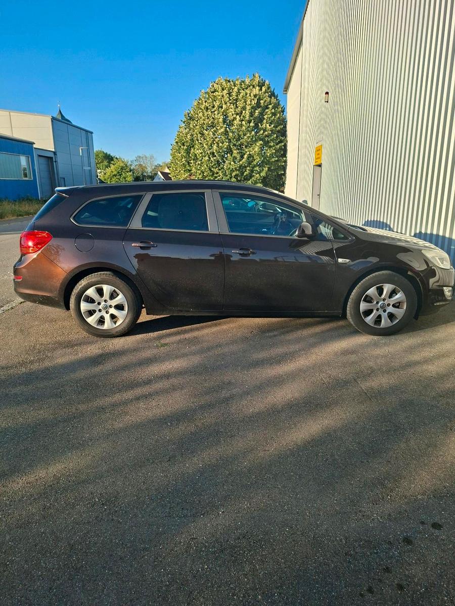 Opel Astra 2012 — photo 13