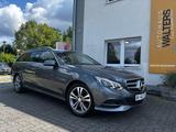 Mercedes-Benz E 220 T-Modell 4Matic Avantgarde Kamera 1.Hand = - mit Diesel-Antrieb: Behindertengerecht, Kombi