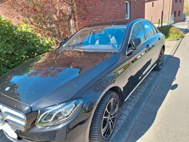 MERCEDES-BENZ E 220 d AVANTGARDE Autom. AVANTGARDE