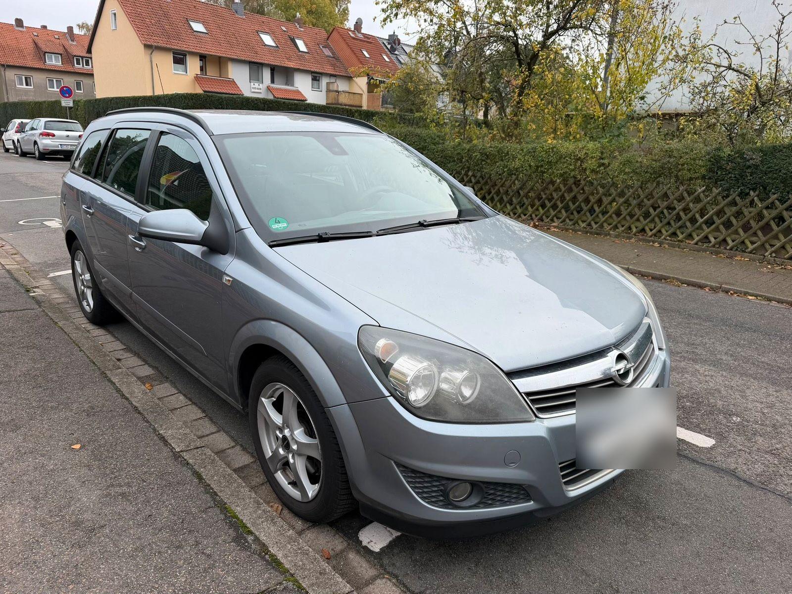 Opel Astra 2008 — interior