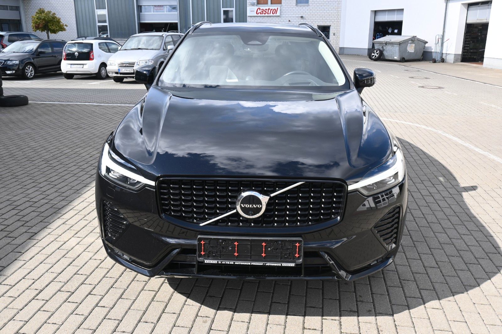 Fahrzeugabbildung Volvo XC60 B5 D AWD Ultimate Dark*STDHZG*360°LUFT*ACC