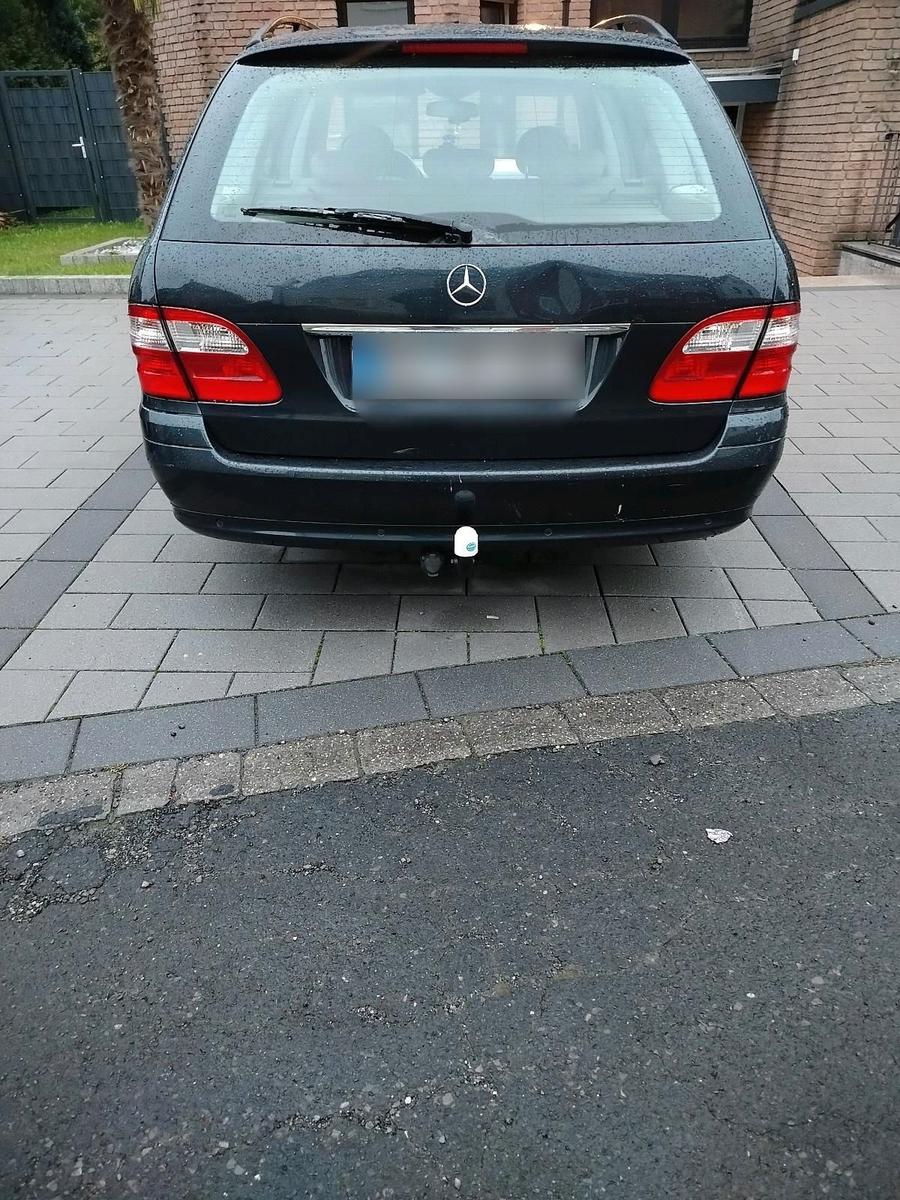 Mercedes-Benz E240 2005 — photo 8