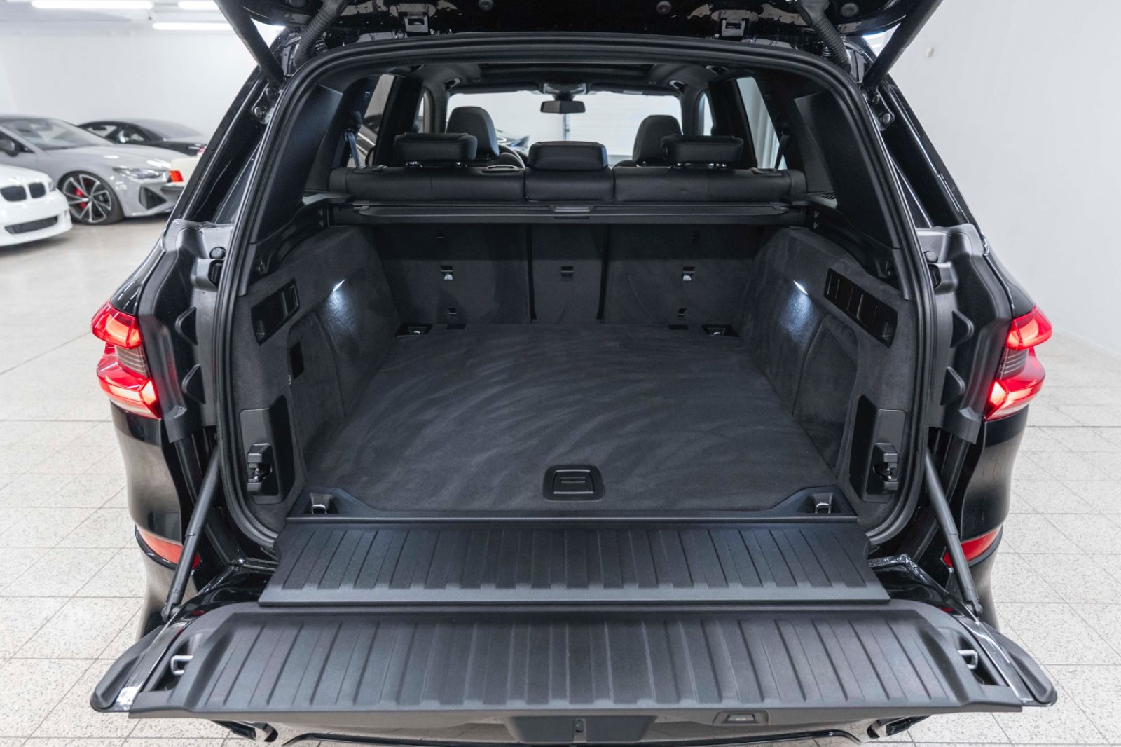 Fahrzeugabbildung BMW X5 xDrive40i M-Sportpaket HUD 360° H&K LED PDC