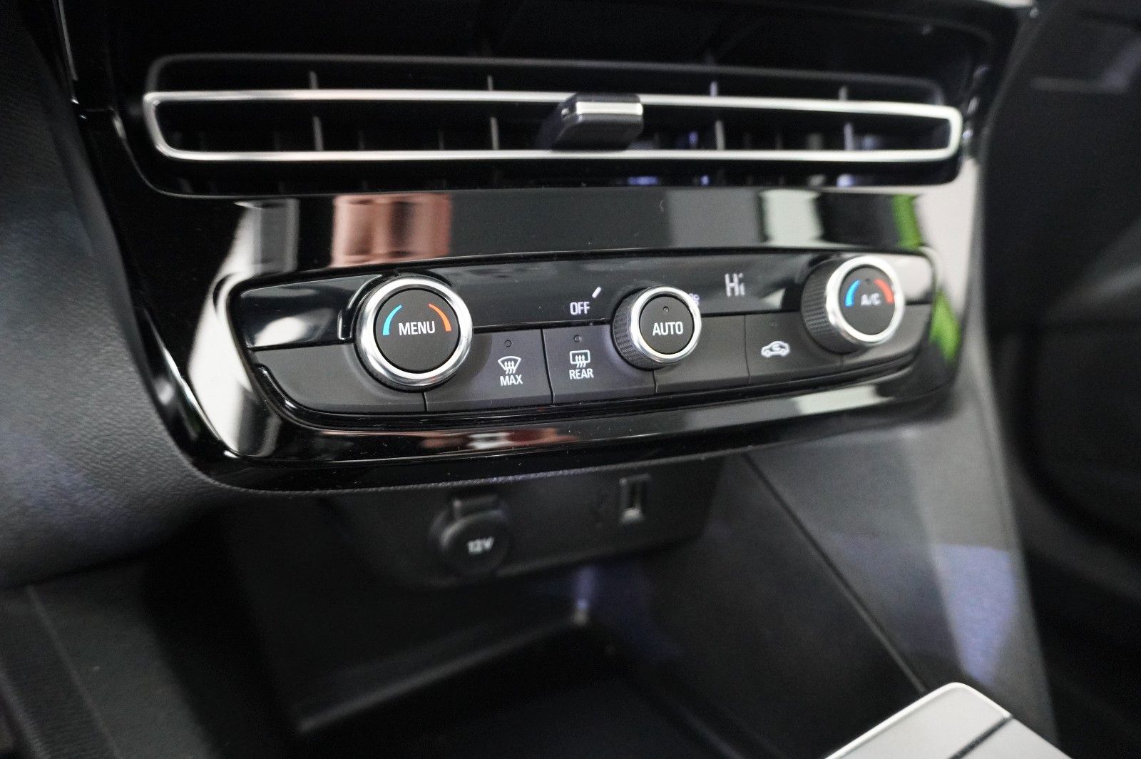 Fahrzeugabbildung Opel Mokka-e ELEGANCE 3-PHASIG NAVI/LED/KAMERA/SPORT