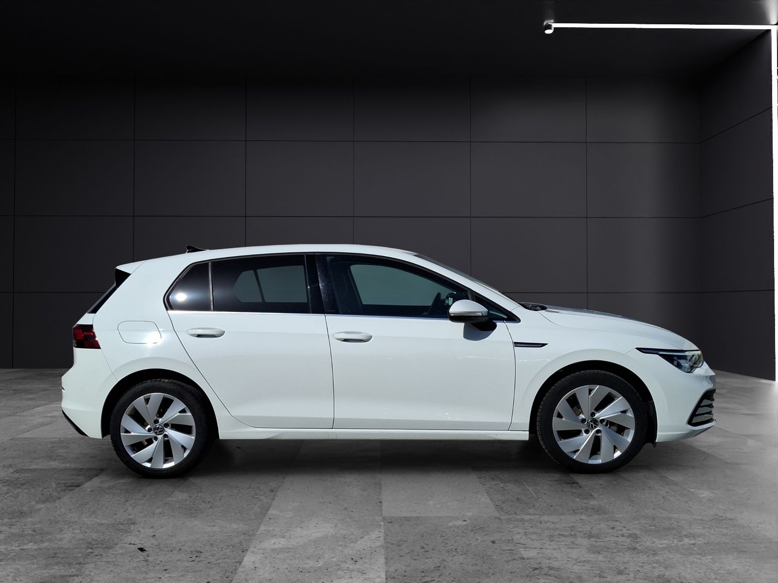 Fahrzeugabbildung Volkswagen Golf VIII TSI Style LEDplus Navi AID ACC RFK SH
