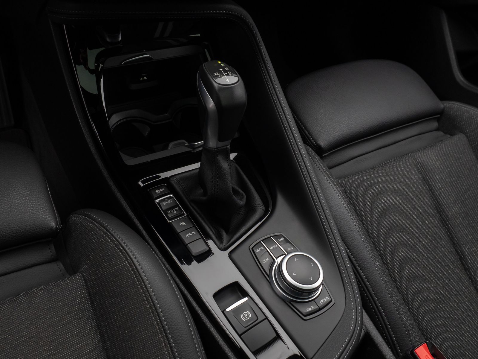 Fahrzeugabbildung BMW X1 xD25e M Sport Panorama Kamera HUD DAB HiFi