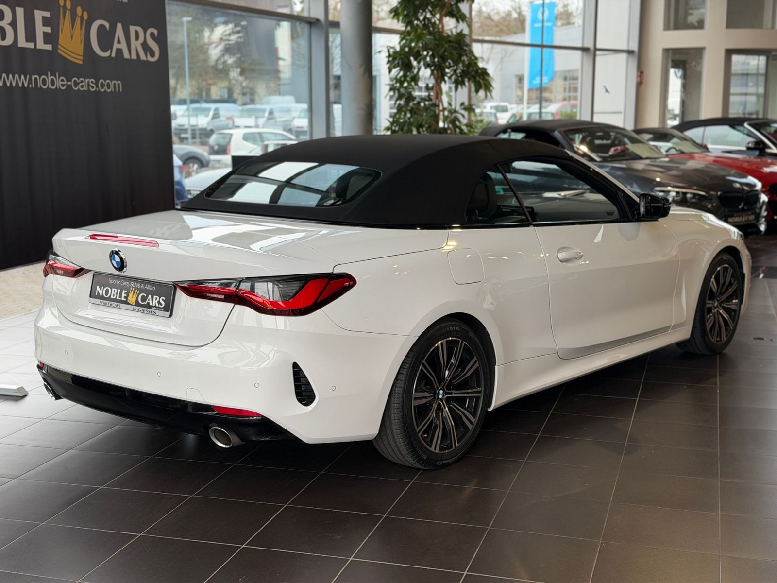 Fahrzeugabbildung BMW 420i Cabrio Shadow Line AHK LEDER LED NAV 18"