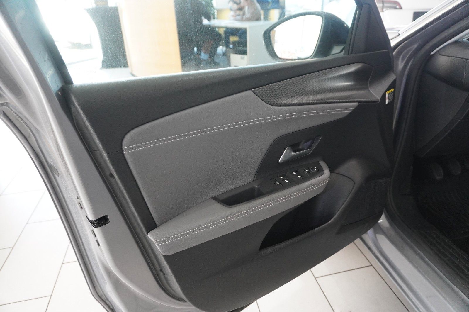 Fahrzeugabbildung Opel Mokka ELEGANCE 1.2T NAVI/LED/KAMERA/SPORT/SH/DAB