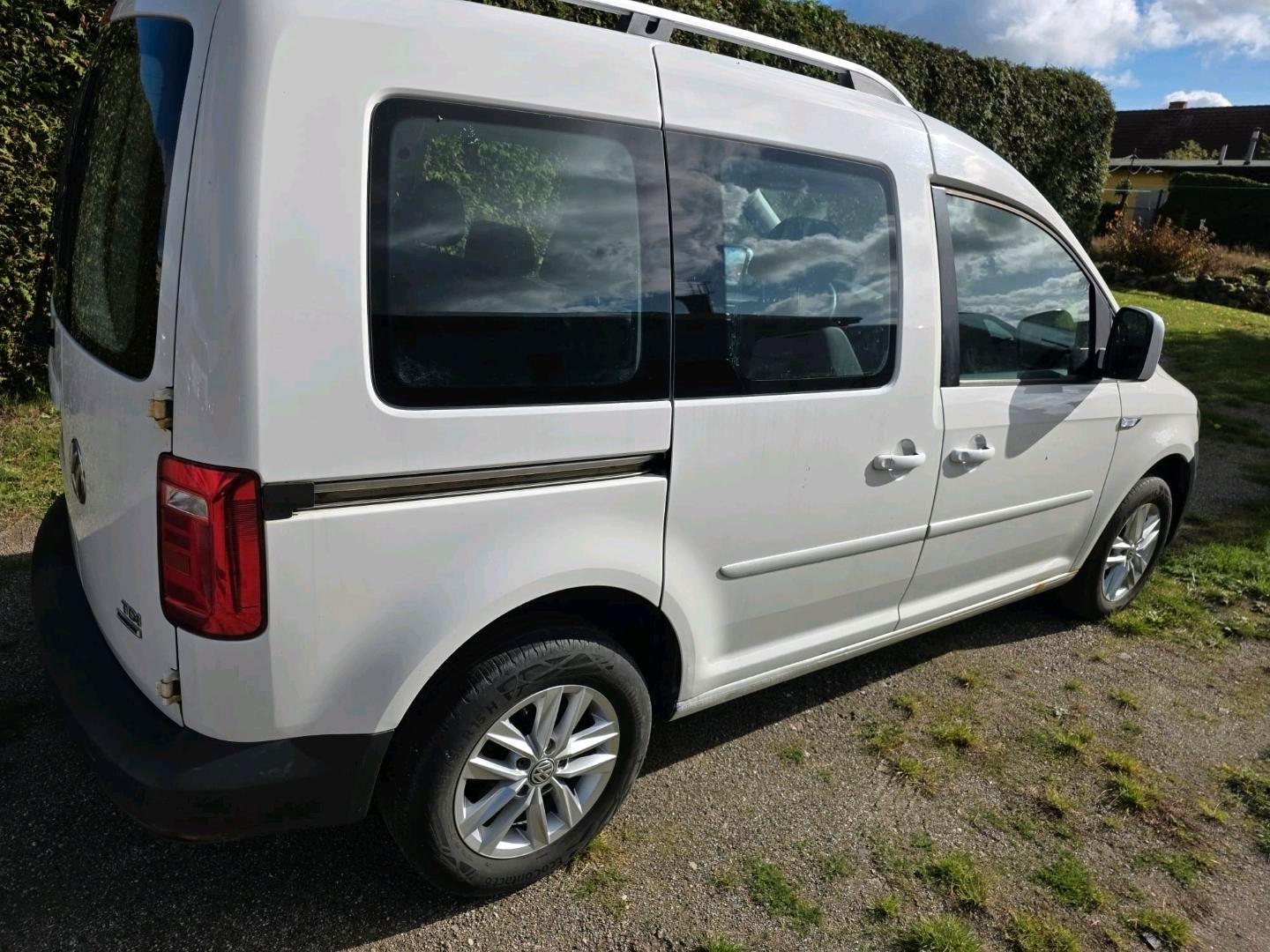 Volkswagen Caddy 2015 — rear view