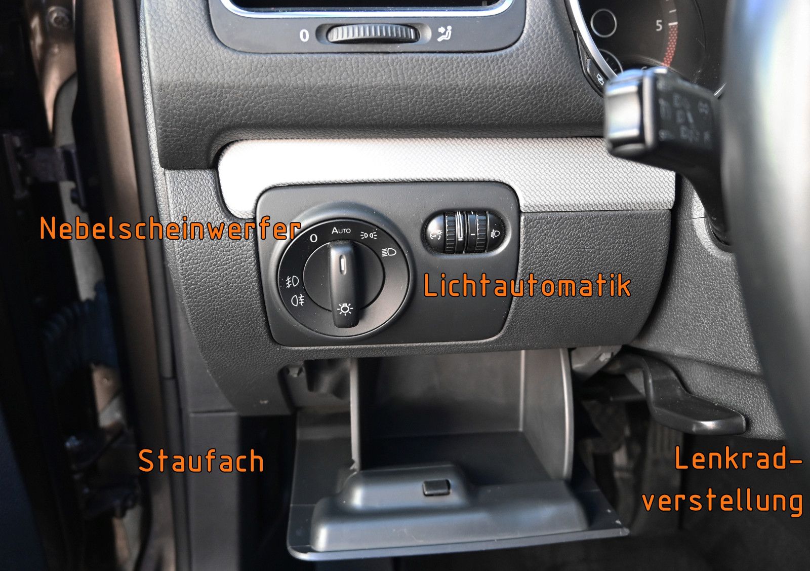 Fahrzeugabbildung Volkswagen Golf 1.6 TDI Variant MATCH °AHK°PANO°STANDHEIZ.°