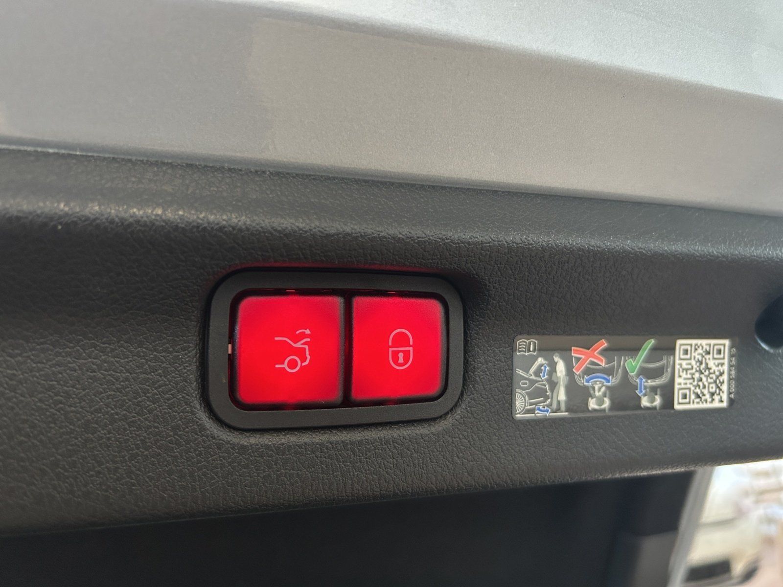 Fahrzeugabbildung Mercedes-Benz EQE 53 AMG Prem+ HYPER Pano DISTRO Memo AIRMATIC