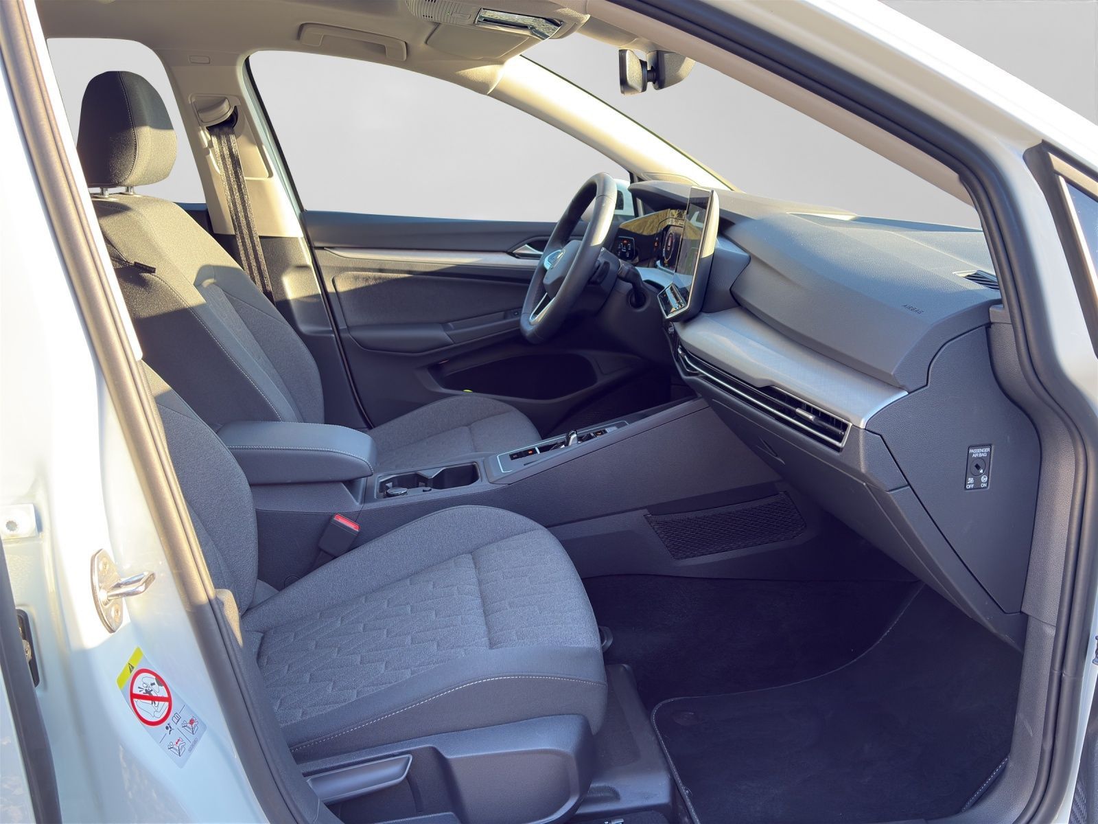 Volkswagen Golf 1.5 eTSI DSG LIFE PANO AREAVIEW ASSIST KEYL foto 5