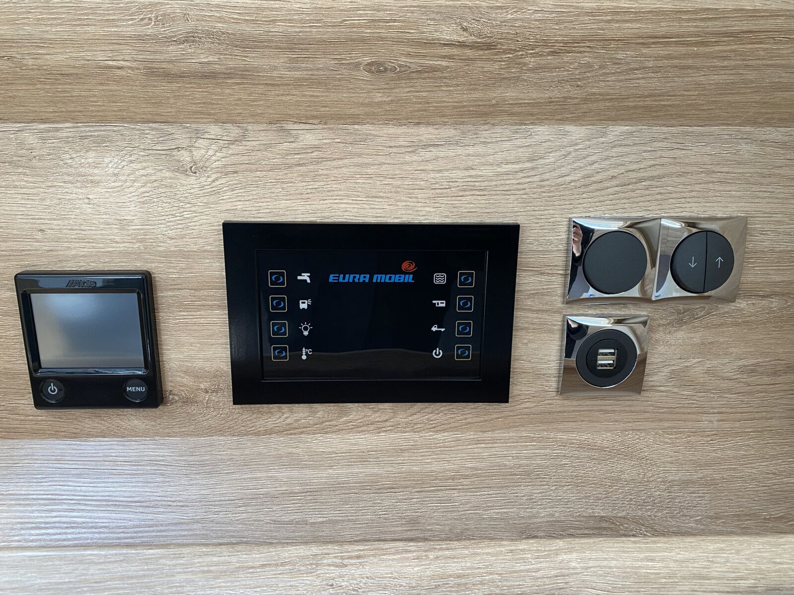 Fahrzeugabbildung Eura Mobil Integra Line IL 695 LF Mondial Plus, Autom.