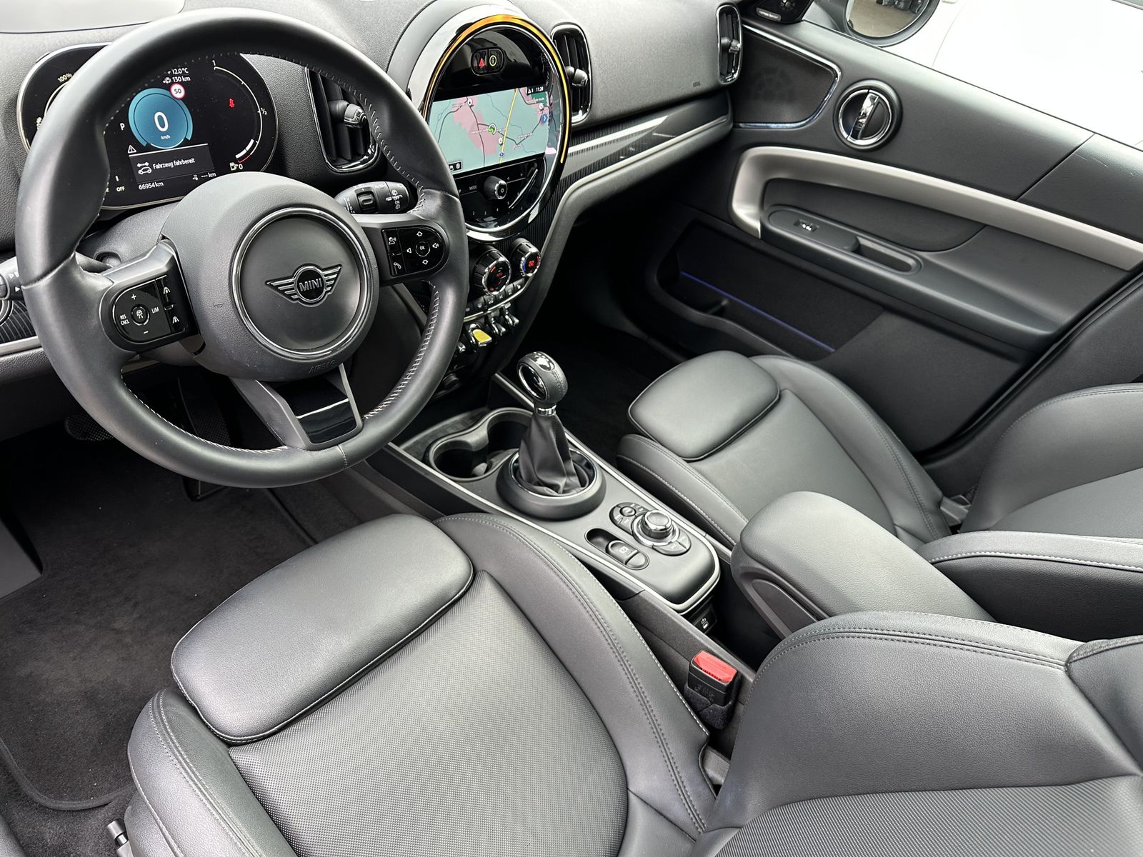 Fahrzeugabbildung MINI Cooper SE Countryman All4 NAV+LED+PANO+KAM+18ZO
