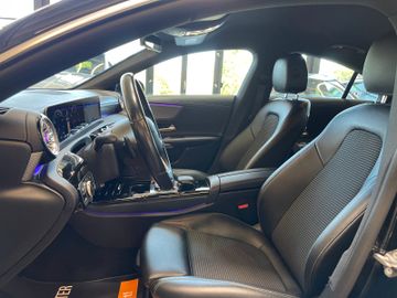 Mercedes-Benz CLA 180 *NAVI*LANE-ASSIST*KAMERA*NAVI*PDC*SZHZ*