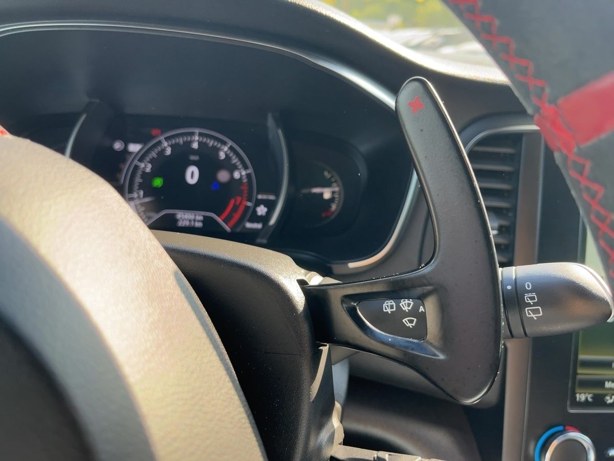 Fahrzeugabbildung Renault Megane R.S. TROPHY TCe 300 EDC R.S. Monitor HUD - mit KI generiert/bearbeitet