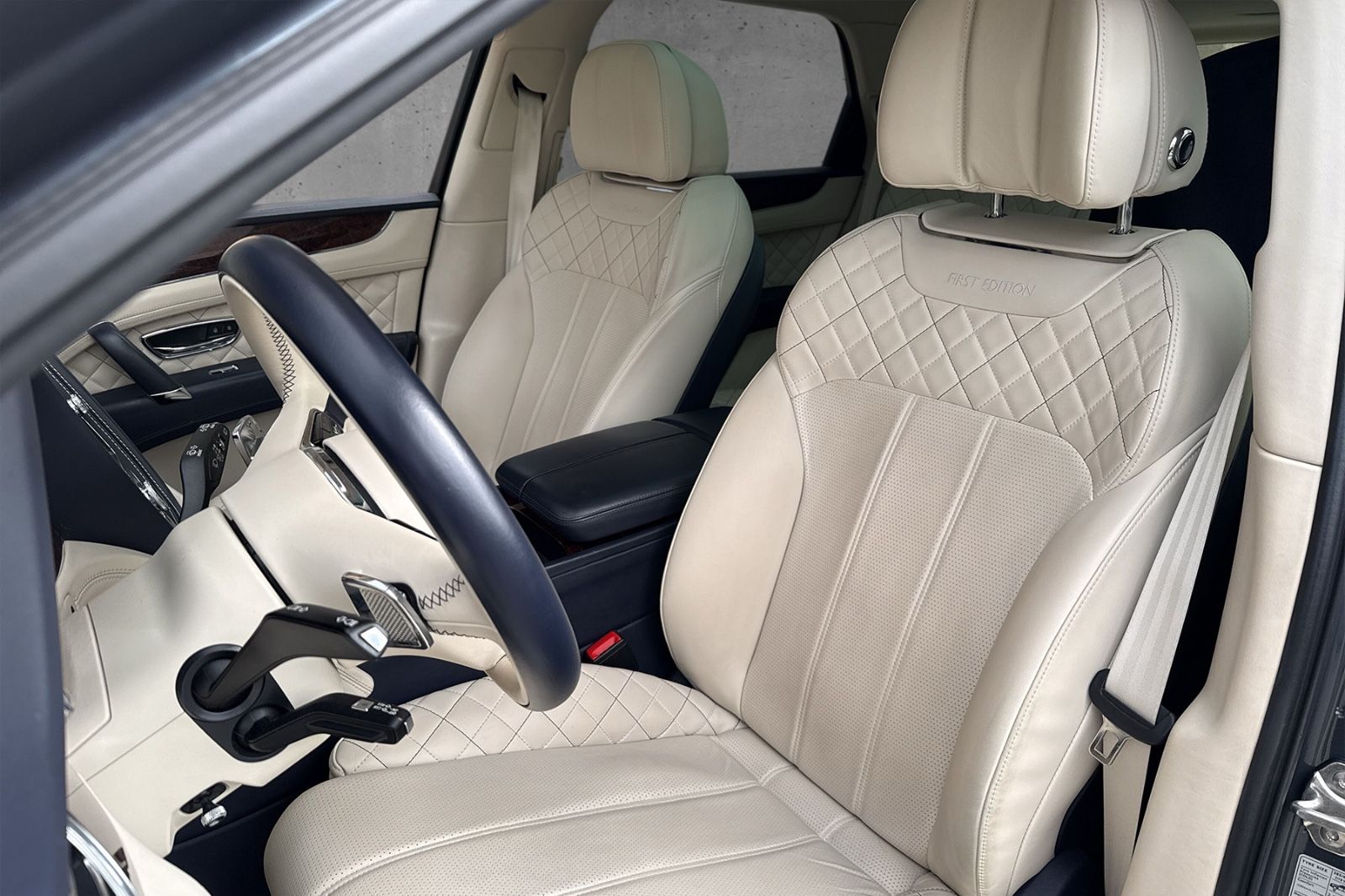 Fahrzeugabbildung Bentley Bentayga W12*First Edition*Dt. Auto*Naim*Mulline